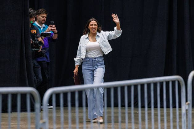 July 19, 2026, Lansing, Michigan, USA: U.S. Rep. ALEXANDRIA OCASIO-CORTEZ at a rally for U.S. Senate candidate Abdul El-Sayed in Lansing, Mich., on July 19, 2026. The rally also included U.S. Sen. Bernie Sanders and U.S. House candidate William Lawrence. Lansing USA  - ZUMAr192 20260719_znp_r192_019 Copyright: xAndrewxRothx