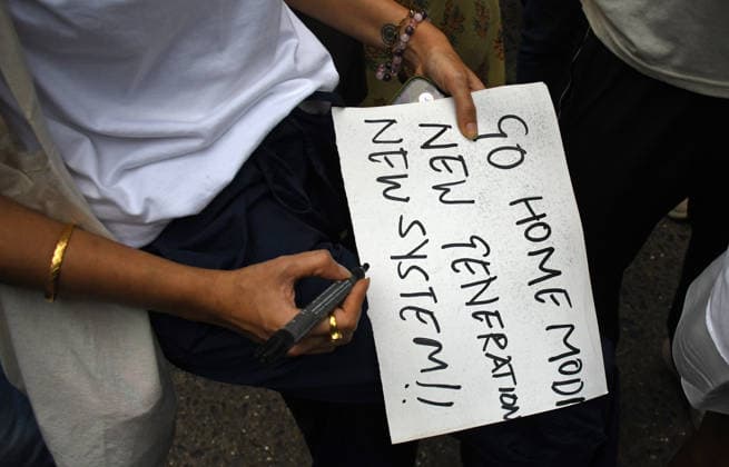 _Cockroach Janata Party (CJP) supporters protest in Mumbai, India - 19 Jul 2026 A protestor writes on placard during a demonstration in support of Sonam Wangchuk demanding resignation of Indian Education Minister Dharmendra Pradhan. Climate activist and education reformer Sonam Wangchuk went on a indefinite hunger strike at Delhi s Jantar Mantar to protest against the Indian government and demand the resignation of Indian Education Minister Dharmendra Pradhan following massive exam irregularities and paper leaks in medical entrance exams. Mumbai India Copyright: xAshishxVaishnavx xSOPAxImagesx AVaishnav_Cockroach Janata Party (CJP) supporters protest in Mumbai (1)
