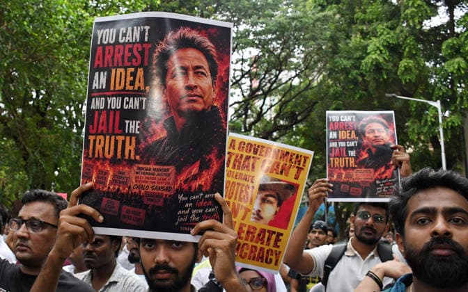 _Cockroach Janata Party (CJP) supporters protest in Mumbai, India - 19 Jul 2026 Protestors hold placards during a demonstration in support of Sonam Wangchuk demanding resignation of Indian Education Minister Dharmendra Pradhan. Climate activist and education reformer Sonam Wangchuk went on a indefinite hunger strike at Delhi s Jantar Mantar to protest against the Indian government and demand the resignation of Indian Education Minister Dharmendra Pradhan following massive exam irregularities and paper leaks in medical entrance exams. Mumbai India Copyright: xAshishxVaishnavx xSOPAxImagesx AVaishnav_Cockroach Janata Party (CJP) supporters protest in Mumbai (9)