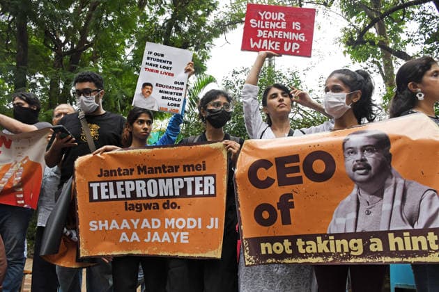 _Cockroach Janata Party (CJP) supporters protest in Mumbai, India - 19 Jul 2026 Protestors hold placards during a demonstration in support of Sonam Wangchuk demanding resignation of Indian Education Minister Dharmendra Pradhan. Climate activist and education reformer Sonam Wangchuk went on a indefinite hunger strike at Delhi s Jantar Mantar to protest against the Indian government and demand the resignation of Indian Education Minister Dharmendra Pradhan following massive exam irregularities and paper leaks in medical entrance exams. Mumbai India Copyright: xAshishxVaishnavx xSOPAxImagesx AVaishnav_Cockroach Janata Party (CJP) supporters protest in Mumbai (12)
