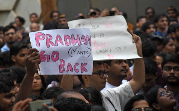_Cockroach Janata Party (CJP) supporters protest in Mumbai, India - 19 Jul 2026 Protestors hold placards during a demonstration in support of Sonam Wangchuk demanding resignation of Indian Education Minister Dharmendra Pradhan. Climate activist and education reformer Sonam Wangchuk went on a indefinite hunger strike at Delhi s Jantar Mantar to protest against the Indian government and demand the resignation of Indian Education Minister Dharmendra Pradhan following massive exam irregularities and paper leaks in medical entrance exams. Mumbai India Copyright: xAshishxVaishnavx xSOPAxImagesx AVaishnav_Cockroach Janata Party (CJP) supporters protest in Mumbai (16)