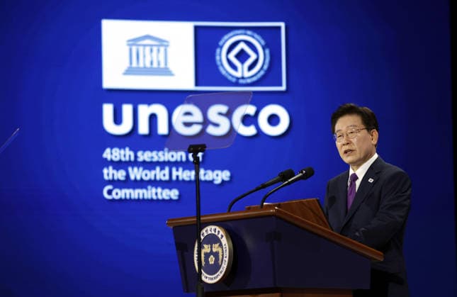 UNESCO s World Heritage Committee s session opens UNESCO s World Heritage Committee s session opens President Lee Jae Myung addresses the opening ceremony of the 48th session of the U.N. Educational, Scientific and Cultural Organization s World Heritage Committee at the BEXCO exhibition center in the southeastern port city of Busan on July 19, 2026. (Yonhap) 2026-07-20 07:55:32 < 1980-2026 YONHAPNEWS AGENCY. .> ºÎ»ê±¤¿ª½Ã EDITORIAL USE ONLY  Copyright: xx PYH2026072000640031500 YonhapxNewsx yonphotos254609