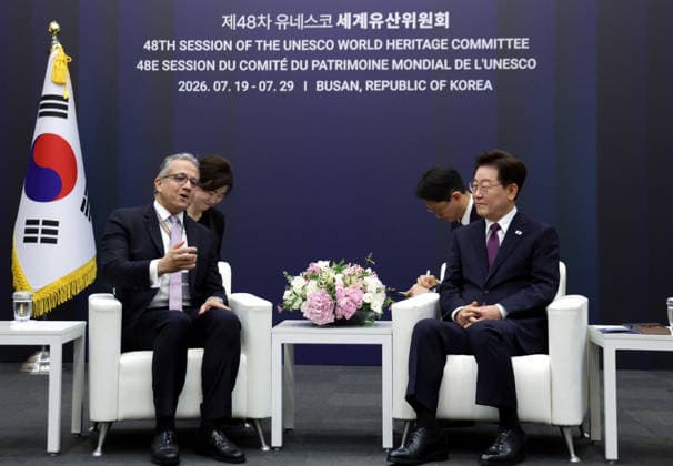 Lee meets UNESCO chief Lee meets UNESCO chief President Lee Jae Myung (R) talks with Khaled El-Enany, director general of the U.N. Educational, Scientific and Cultural Organization, during their meeting in the southeastern port city of Busan on July 19, 2026. (Yonhap) 2026-07-20 08:15:23 < 1980-2026 YONHAPNEWS AGENCY. .> ºÎ»ê±¤¿ª½Ã EDITORIAL USE ONLY  Copyright: xx PYH2026072000830031500 YonhapxNewsx yonphotos254613