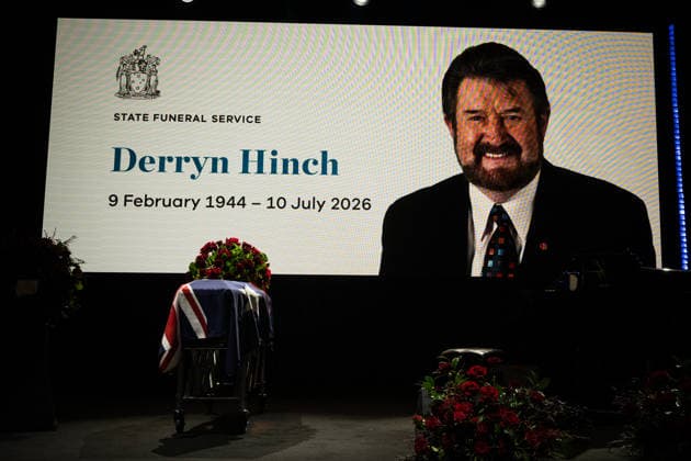 DERRYN HINCH STATE FUNERAL, The stage and coffin of Derryn Hinch during a State Funeral Service for Derryn Hinch at the Timber Yard, Melbourne, Sunday, July 19, 2026. . Outspoken media figure and former senator Derryn Hinch has died at the age of 82 after a long and public health battle. ( NO ARCHIVING MELBOURNE VICTORIA AUSTRALIA  Copyright: xCHRISTOPHERxHOPKINSx 20260720197464682665