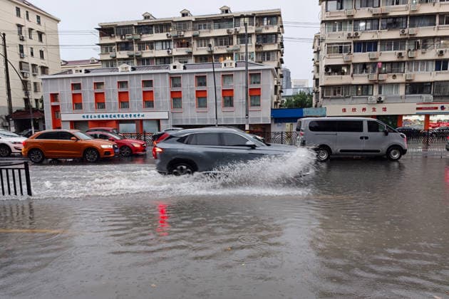SHANGHAI, CHINA - JULY 19: Cars drive through flooded street due to heavy rainstorms on July 19, 2026 in Shanghai, China. Shanghai Meteorological Observatory upgraded the rainstorm alert from yellow to orange for the central urban area at 14:35 on July 19.  Copyright: xVCGx 111655213992