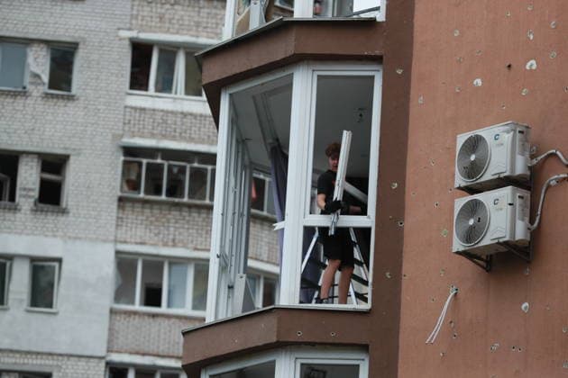 (260720) -- KIEV, July 20, 2026 -- A resident removes a window damaged in a Russian missile attack in Kiev, Ukraine, July 19, 2026. At least one person was killed and 13 others injured early Sunday in a Russian missile attack on Kiev, said Ukrainian authorities. ) UKRAINE-KIEV-RUSSIAN ATTACK-AFTERMATH LixDongxu 