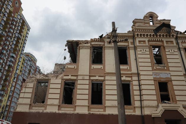(260720) -- KIEV, July 20, 2026 -- This photo shows an office building damaged in a Russian missile attack in Kiev, Ukraine, July 19, 2026. At least one person was killed and 13 others injured early Sunday in a Russian missile attack on Kiev, said Ukrainian authorities. ) UKRAINE-KIEV-RUSSIAN ATTACK-AFTERMATH LixDongxu 