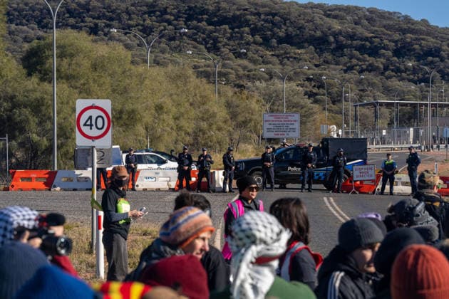 CLOSE PINE GAP PROTEST ALICE SPRINGS, Hundreds of protesters convoy during the three-day Close Pine Gap symposium in Alice Springs, Northern Territory, Monday, July 20, 2026. Those gathered are calling for the closure of the US military intelligence base Pine Gap, for an end to the US alliance, and for the sacred land the base occupies to be returned to Arrernte custodians, who never consented to the base. ( NO ARCHIVING ALICE SPRINGS NORTHERN TERRITORY AUSTRALIA  Copyright: xRHETTxHAMMERTONx 20260720133202881539