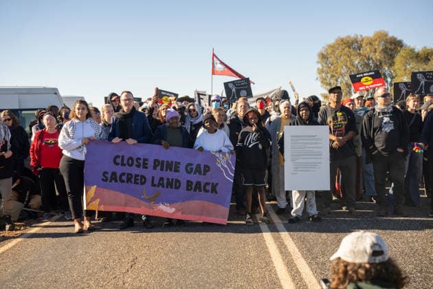 CLOSE PINE GAP PROTEST ALICE SPRINGS, Hundreds of protesters convoy during the three-day Close Pine Gap symposium in Alice Springs, Northern Territory, Monday, July 20, 2026. Those gathered are calling for the closure of the US military intelligence base Pine Gap, for an end to the US alliance, and for the sacred land the base occupies to be returned to Arrernte custodians, who never consented to the base. ( NO ARCHIVING ALICE SPRINGS NORTHERN TERRITORY AUSTRALIA  Copyright: xRHETTxHAMMERTONx 20260720177507986602