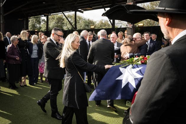 DERRYN HINCH STATE FUNERAL, Mourners pay tribute to Derryn Hinch during a State Funeral Service for Derryn Hinch at the Timber Yard, Melbourne, Monday, July 20, 2026. . Outspoken media figure and former senator Derryn Hinch has died at the age of 82 after a long and public health battle. ( NO ARCHIVING MELBOURNE VICTORIA AUSTRALIA  Copyright: xCHRISTOPHERxHOPKINSx 20260720153647089325