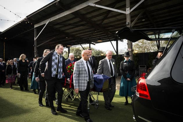 DERRYN HINCH STATE FUNERAL, Pall bearers bring Derryn Hinch™s casket to the hearse during a State Funeral Service for Derryn Hinch at the Timber Yard, Melbourne, Monday, July 20, 2026. . Outspoken media figure and former senator Derryn Hinch has died at the age of 82 after a long and public health battle. ( NO ARCHIVING MELBOURNE VICTORIA AUSTRALIA  Copyright: xCHRISTOPHERxHOPKINSx 20260720186403512940