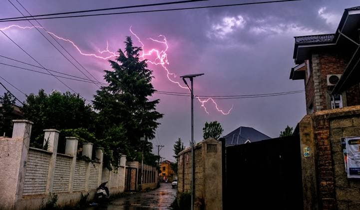 Lightning illuminates Srinagar sky amid rainfall SRINAGAR, INDIAN-ADMINISTERED KASHMIR JULY 20, 2026: Lightning streaks across the sky during rainfall in Srinagar, Indian-administered Kashmir. The Meteorological Department has forecast intermittent rain and thundershowers across parts of the Kashmir Valley from July 19 to 23, bringing relief from the recent heatwave. Srinagar India Copyright: x xUmerxQadirx xJNAxPressx