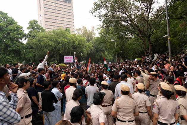 July 20, 2026, New Delhi, Delhi, India: Supporters of India s Cockroach Janta Party (CJP) gather before a march to Parliament during a protest demanding the resignation of Education Minister Dharmendra Pradhan over alleged exam paper leaks. Members of the Rapid Action Force (RAF) are deployed at the protest site near Jantar Mantar in New Delhi, India. New Delhi India  - ZUMAt180 20260720_zip_t180_008 Copyright: xJaixThakurx