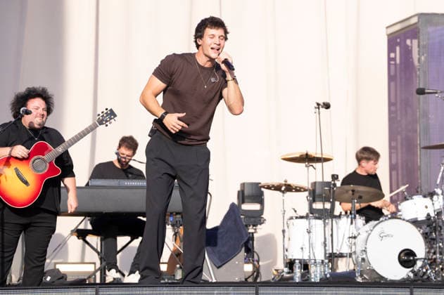 Wincent Weiss live auf dem Musikfestival Moon&Stars 2026 auf der Piazza Grande. Locarno, 19.07.2026 *** Wincent Weiss live at the Moon Stars 2026 Music Festival on Piazza Grande in Locarno, July 19, 2026 Foto:xA.xRaemyx xFuturexImagex weiss_6704