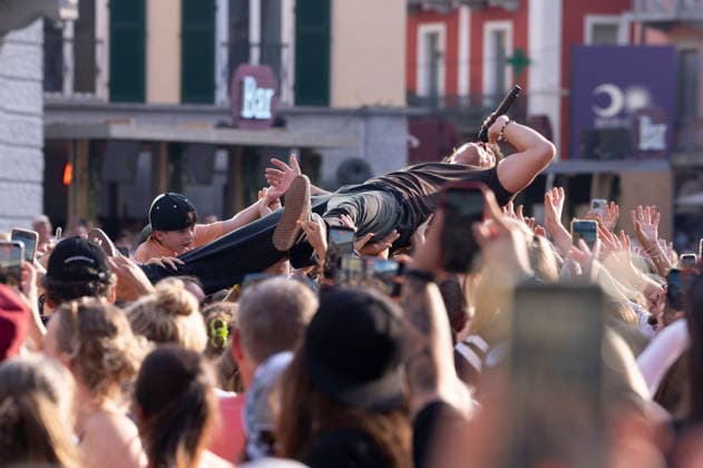 Wincent Weiss live auf dem Musikfestival Moon&Stars 2026 auf der Piazza Grande. Locarno, 19.07.2026 *** Wincent Weiss live at the Moon Stars 2026 Music Festival on Piazza Grande in Locarno, July 19, 2026 Foto:xA.xRaemyx xFuturexImagex weiss_6716