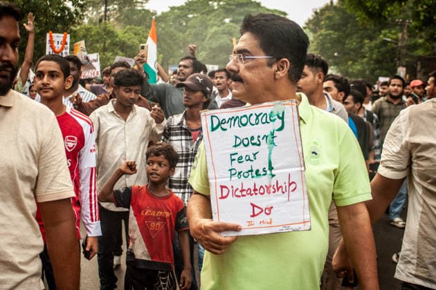 Protest held in solidarity with hospitalized activist Sonam Wangchuk in Jamshedpur - 19 Jul 2026 A protester holds a placard during the demonstration. The protest was organized in solidarity with the Indian activist Sonam Wangchuk, who was on a hunger strike at Jantar Mantar, Delhi, and recently got taken to the hospital by the Delhi Police because of his deteriorating health, which led to a nationwide protest. Sonam is demanding the resignation of Indian Minister of Education Dharmendra Pradhan because of recent NEET paper leaks which effected lakhs of students nationwide in India. Jamshedpur India Copyright: xYousufxSarfarazx xSOPAxImagesx EDUCATION_PROTEST_YSARFARAZ-2