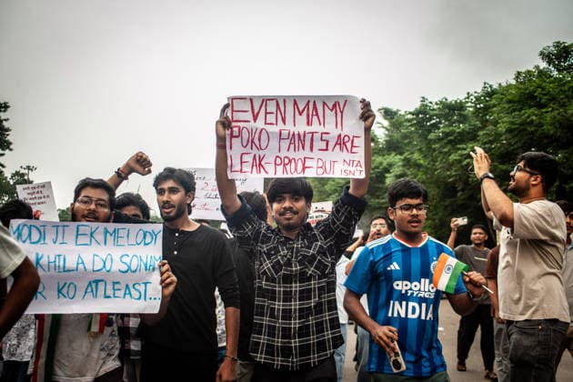 Protest held in solidarity with hospitalized activist Sonam Wangchuk in Jamshedpur - 19 Jul 2026 Protesters hold placards expressing their opinions during a demonstration. The protest was organized in solidarity with the Indian activist Sonam Wangchuk, who was on a hunger strike at Jantar Mantar, Delhi, and recently got taken to the hospital by the Delhi Police because of his deteriorating health, which led to a nationwide protest. Sonam is demanding the resignation of Indian Minister of Education Dharmendra Pradhan because of recent NEET paper leaks which effected lakhs of students nationwide in India. Jamshedpur India Copyright: xYousufxSarfarazx xSOPAxImagesx EDUCATION_PROTEST_YSARFARAZ-14