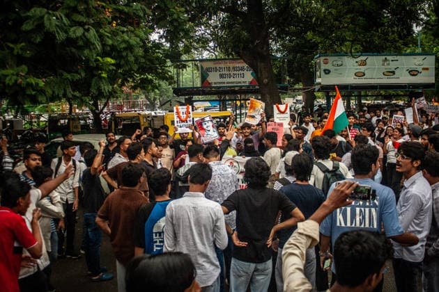 Protest held in solidarity with hospitalized activist Sonam Wangchuk in Jamshedpur - 19 Jul 2026 Protesters hold placards expressing their opinions during a demonstration. The protest was organized in solidarity with the Indian activist Sonam Wangchuk, who was on a hunger strike at Jantar Mantar, Delhi, and recently got taken to the hospital by the Delhi Police because of his deteriorating health, which led to a nationwide protest. Sonam is demanding the resignation of Indian Minister of Education Dharmendra Pradhan because of recent NEET paper leaks which effected lakhs of students nationwide in India. Jamshedpur India Copyright: xYousufxSarfarazx xSOPAxImagesx EDUCATION_PROTEST_YSARFARAZ-16