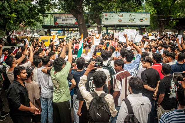 Protest held in solidarity with hospitalized activist Sonam Wangchuk in Jamshedpur - 19 Jul 2026 Protesters hold placards expressing their opinions during a demonstration. The protest was organized in solidarity with the Indian activist Sonam Wangchuk, who was on a hunger strike at Jantar Mantar, Delhi, and recently got taken to the hospital by the Delhi Police because of his deteriorating health, which led to a nationwide protest. Sonam is demanding the resignation of Indian Minister of Education Dharmendra Pradhan because of recent NEET paper leaks which effected lakhs of students nationwide in India. Jamshedpur India Copyright: xYousufxSarfarazx xSOPAxImagesx EDUCATION_PROTEST_YSARFARAZ-19