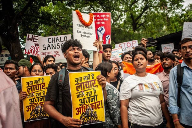 Protest held in solidarity with hospitalized activist Sonam Wangchuk in Jamshedpur - 19 Jul 2026 Protesters hold placards during a demonstration. The protest was organized in solidarity with the Indian activist Sonam Wangchuk, who was on a hunger strike at Jantar Mantar, Delhi, and recently got taken to the hospital by the Delhi Police because of his deteriorating health, which led to a nationwide protest. Sonam is demanding the resignation of Indian Minister of Education Dharmendra Pradhan because of recent NEET paper leaks which effected lakhs of students nationwide in India. Jamshedpur India Copyright: xYousufxSarfarazx xSOPAxImagesx EDUCATION_PROTEST_YSARFARAZ-21