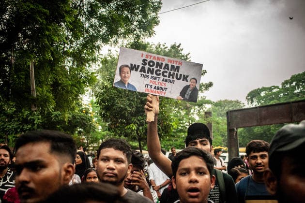 Protest held in solidarity with hospitalized activist Sonam Wangchuk in Jamshedpur - 19 Jul 2026 A protester holds a placard during the demonstration. The protest was organized in solidarity with the Indian activist Sonam Wangchuk, who was on a hunger strike at Jantar Mantar, Delhi, and recently got taken to the hospital by the Delhi Police because of his deteriorating health, which led to a nationwide protest. Sonam is demanding the resignation of Indian Minister of Education Dharmendra Pradhan because of recent NEET paper leaks which effected lakhs of students nationwide in India. Jamshedpur India Copyright: xYousufxSarfarazx xSOPAxImagesx EDUCATION_PROTEST_YSARFARAZ-27