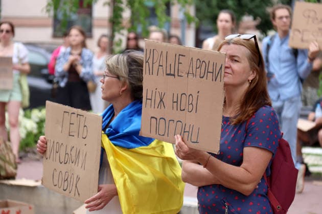 Day Four of protest action against dismissal of Mykhailo Fedorov in Kyiv Demonstrators hold placards during a protest action against the dismissal of Ukrainian Defence Minister Mykhailo Fedorov in Ivana Franka Square outside the Ivan Franko National Academic Drama Theatre and near the Office of the President, Kyiv, Ukraine, July 19, 2026., Credit:Pavlo Bahmut Ukrinform Avalon Ukraine, Kyiv  Copyright: xPavloxBahmutx xUkrinformx xAvalonx 1117513086