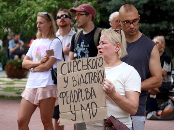 Day Four of protest action against dismissal of Mykhailo Fedorov in Kyiv A woman holds a placard demanding the resignation of Commander-in-Chief of the Ukrainian Armed Forces Oleksandr Syrskyi and the reinstatement of Mykhailo Fedorov as the Ukrainian Defence Minister during a protest action against the dismissal of Mykhailo Fedorov in Ivana Franka Square outside the Ivan Franko National Academic Drama Theatre and near the Office of the President, Kyiv, Ukraine, July 19, 2026., Credit:Pavlo Bahmut Ukrinform Avalon Ukraine, Kyiv  Copyright: xPavloxBahmutx xUkrinformx xAvalonx 1117513161