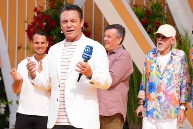 Ausverkauft war die IWS Arena bei der 8. Staffel der beliebten Livesendung. Stefan Mross - Immer wieder sonntags Ausverkauft war die IWS Arena bei der 8. Staffel der beliebten Livesendung. Deutschland, Rust, Europapark, 19.07.2026 *** The IWS Arena was sold out for the 8th season of the popular live show *Stefan Mross: Immer wieder sonntags*. The IWS Arena was sold out for the 8th season of the popular live show Germany, Rust, Europapark, July 19, 2026 SP_GHR
