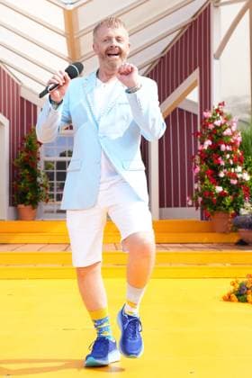 Ausverkauft war die IWS Arena bei der 8. Staffel der beliebten Livesendung. Ross Antony - Immer wieder sonntags Ausverkauft war die IWS Arena bei der 8. Staffel der beliebten Livesendung. Deutschland, Rust, Europapark, 19.07.2026 *** The IWS Arena was sold out for the 8th season of the popular live show *Ross Antony: Every Sunday Again*. The IWS Arena was sold out for the 8th season of the popular live show Germany, Rust, Europapark, July 19, 2026 SP_GHR