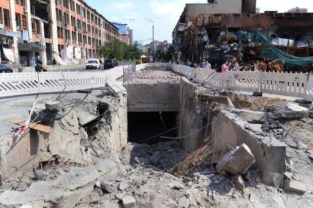 A pedestrian underpass near the Lukianivska metro station in the Shevchenkivskyi district lies destroyed after a Russian missile strike, Kyiv, Ukraine, July 19, 2026. The Russian army launched a massive attack on the capital with ballistic missiles. According to the State Emergency Service of Ukraine, an 89-year-old woman was killed and 15 people were injured. Falling debris and fires were reported in five districts of the city, while a direct hit was recorded at the underpass near Lukianivska metro station. (Photo by Pavlo Bahmut Ukrinform) Russian missile hits underground passage near Lukianivska metro station in Kyiv  Copyright: xPavloxBahmutx