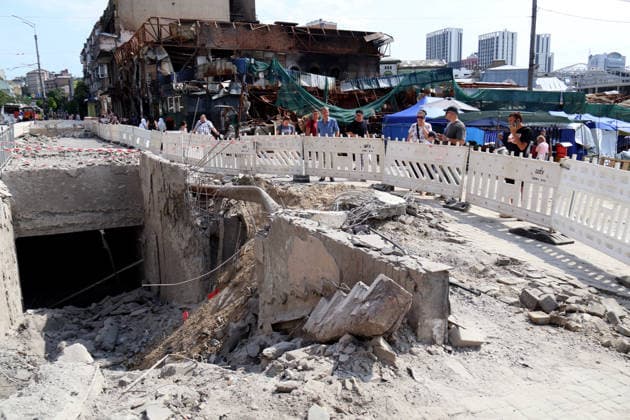 A pedestrian underpass near the Lukianivska metro station in the Shevchenkivskyi district lies destroyed after a Russian missile strike, Kyiv, Ukraine, July 19, 2026. The Russian army launched a massive attack on the capital with ballistic missiles. According to the State Emergency Service of Ukraine, an 89-year-old woman was killed and 15 people were injured. Falling debris and fires were reported in five districts of the city, while a direct hit was recorded at the underpass near Lukianivska metro station. (Photo by Pavlo Bahmut Ukrinform) Russian missile hits underground passage near Lukianivska metro station in Kyiv  Copyright: xPavloxBahmutx