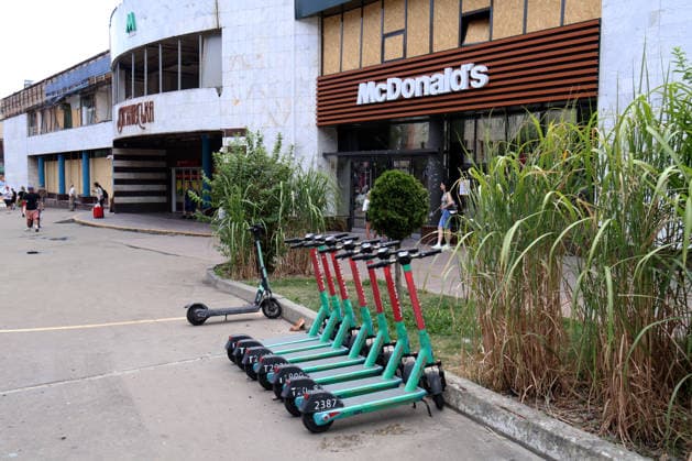 Rental scooters are parked by the flower bed near the Lukianivska metro station and a McDonald’s restaurant in the Shevchenkivskyi district after a large-scale overnight Russian missile attack, Kyiv, Ukraine, July 19, 2026. The Russian army launched a massive attack on the capital with ballistic missiles. According to the State Emergency Service of Ukraine, an 89-year-old woman was killed and 15 people were injured. Falling debris and fires were reported in five districts of the city, while a direct hit was recorded at the underpass near Lukianivska metro station. (Photo by Pavlo Bahmut Ukrinform) Russian missile hits underground passage near Lukianivska metro station in Kyiv  Copyright: xPavloxBahmutx