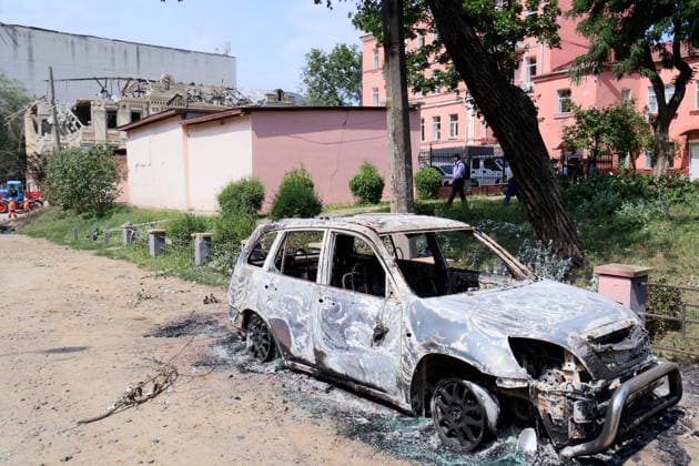 Russian missile hits underground passage near Lukianivska metro station in Kyiv A burnt-out car is in the street in the Shevchenkivskyi district after a large-scale overnight Russian missile attack, Kyiv, Ukraine, July 19, 2026. The Russian army launched a massive attack on the capital with ballistic missiles. According to the State Emergency Service of Ukraine, an 89-year-old woman was killed and 15 people were injured. Falling debris and fires were reported in five districts of the city, while a direct hit was recorded at the underpass near Lukianivska metro station., Credit:Pavlo Bahmut Ukrinform Avalon Ukraine, Kyiv  Copyright: xPavloxBahmutx xUkrinformx xAvalonx 1117529920