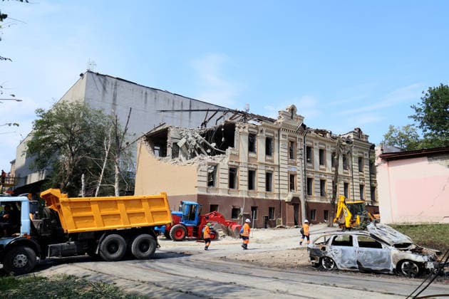Russian missile hits underground passage near Lukianivska metro station in Kyiv An old building in the Shevchenkivskyi district is damaged by a large-scale overnight Russian missile attack, Kyiv, Ukraine, July 19, 2026. The Russian army launched a massive attack on the capital with ballistic missiles. According to the State Emergency Service of Ukraine, an 89-year-old woman was killed and 15 people were injured. Falling debris and fires were reported in five districts of the city, while a direct hit was recorded at the underpass near Lukianivska metro station., Credit:Pavlo Bahmut Ukrinform Avalon Ukraine, Kyiv  Copyright: xPavloxBahmutx xUkrinformx xAvalonx 1117530242