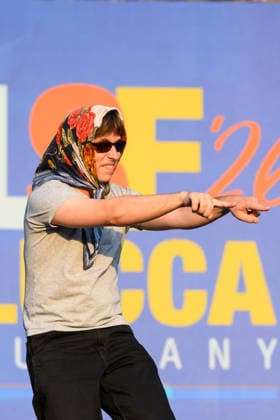 Musik, Lucca Summer Festival, Dov e Liana July 19, 2026, Lucca, Lucca, Italy: The singer of the French band Dov Ã¢?oeÃ‚Â¿ Liana during the concert of the Lucca Summer Festival 2026 opening for Katy Perry s performance, on July 19, 2026, in Lucca. Lucca Italy  - ZUMAa289 20260719_zia_a289_114 Copyright: xStefanoxDallexLuchex xAgfx