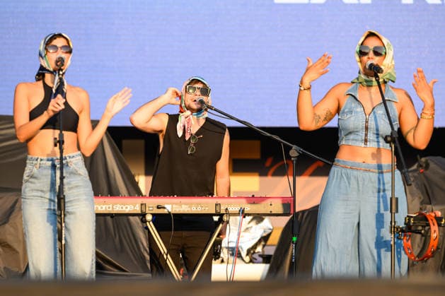Musik, Lucca Summer Festival, Dov e Liana July 19, 2026, Lucca, Lucca, Italy: The singer of the French band Dov Ã¢?oeÃ‚Â¿ Liana during the concert of the Lucca Summer Festival 2026 opening for Katy Perry s performance, on July 19, 2026, in Lucca. Lucca Italy  - ZUMAa289 20260719_zia_a289_115 Copyright: xStefanoxDallexLuchex xAgfx