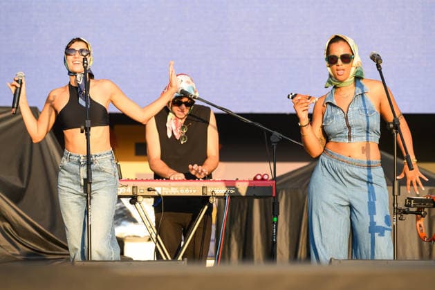 Musik, Lucca Summer Festival, Dov e Liana July 19, 2026, Lucca, Lucca, Italy: The singer of the French band Dov Ã¢?oeÃ‚Â¿ Liana during the concert of the Lucca Summer Festival 2026 opening for Katy Perry s performance, on July 19, 2026, in Lucca. Lucca Italy  - ZUMAa289 20260719_zia_a289_117 Copyright: xStefanoxDallexLuchex xAgfx