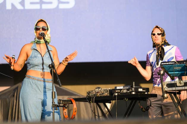 Musik, Lucca Summer Festival, Dov e Liana July 19, 2026, Lucca, Lucca, Italy: The singer of the French band Dov Ã¢?oeÃ‚Â¿ Liana during the concert of the Lucca Summer Festival 2026 opening for Katy Perry s performance, on July 19, 2026, in Lucca. Lucca Italy  - ZUMAa289 20260719_zia_a289_118 Copyright: xStefanoxDallexLuchex xAgfx
