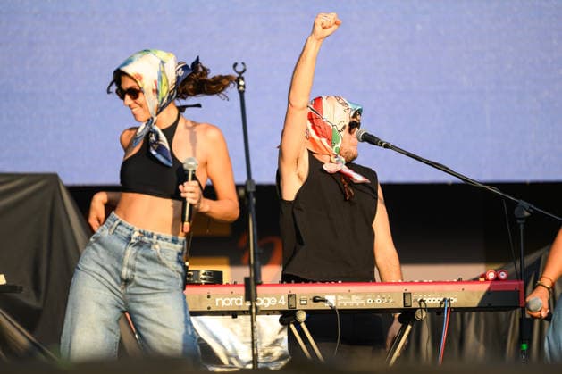 Musik, Lucca Summer Festival, Dov e Liana July 19, 2026, Lucca, Lucca, Italy: The singer of the French band Dov Ã¢?oeÃ‚Â¿ Liana during the concert of the Lucca Summer Festival 2026 opening for Katy Perry s performance, on July 19, 2026, in Lucca. Lucca Italy  - ZUMAa289 20260719_zia_a289_119 Copyright: xStefanoxDallexLuchex xAgfx