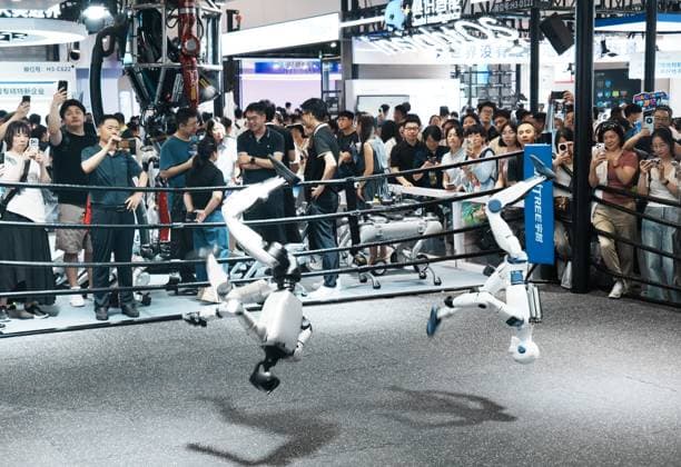 2026 WAIC Held in Shanghai The audience watched UNITREE s G1 and R1 humanoid robots perform a simultaneous somersault at the 2026 World Artificial Intelligence Conference in Shanghai, China on July 20, 2026. Shanghai Shanghai China  Copyright: xCFOTOx i1784570729463