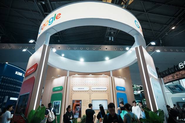 2026 WAIC Held in Shanghai The audience visited the Google booth at the 2026 World Artificial Intelligence Conference in Shanghai, China on July 20, 2026. Shanghai Shanghai China  Copyright: xCFOTOx i1784570730133