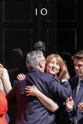 July 20, 2026, London, London, UK: London, UK. Outgoing British Prime Minister Sir Keir Starmer hugs Rachel Reeves after delivering his final speech outside 10 Downing Street in London before Andy Burnham takes office as Prime Minister, after announcing his resignation as Labour Party leader on 22 June 2026. London UK  - ZUMAl94_ 20260720_zaf_l94_041 Copyright: xDinendraxHariax