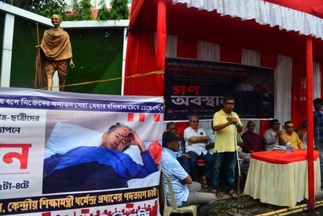 July 20, 2026, Siliguri, West Bengal, India: Supporters and activists of Siliguri Anti-Fascism Citizen Forum stage a protest and solidarity for Cockroach Janata Party (CJP) protest and Activists Sonam Wangchuk protesting over education policies in Delhi , as they also support and express solidarity against baton charge ,protest over education policies in Siliguri. Siliguri India - ZUMAd209 20260720_znp_d209_007 Copyright: xDiptenduxDuttax
