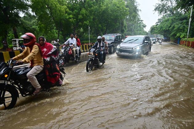 July 20, 2026, Prayagraj, Uttar Pradesh, India: Prayagraj: Vehicle wades trough a waterlogged road after heavy rain, in Prayagraj on Monday, July 20, 2026. Prayagraj India - ZUMAv115 20260720_zap_v115_031 Copyright: xPrabhatxKumarxVermax