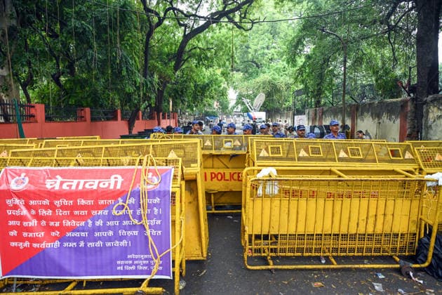 Rapid Action Force (RAF) and Security personnel have placed barricades at Raisina Road, Parliament Street, and Jantar Mantar, as security has been heightened New Delhi, Jul 20 (ANI): Rapid Action Force (RAF) and Security personnel have placed barricades at Raisina Road, Parliament Street, and Jantar Mantar, as security has been heightened in view of the CJP s call for a March to Parliament in New Delhi on Monday. New Delhi Delhi India Copyright: xANIx ANI_20260720043