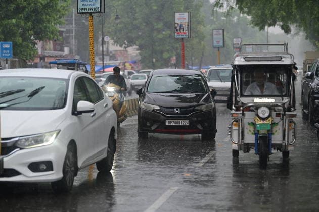 July 20, 2026, Prayagraj, Uttar Pradesh, India: Prayagraj: Vehicles ply during Rain, in Prayagraj on Monday, July 20, 2026. Prayagraj India - ZUMAv115 20260720_zap_v115_055 Copyright: xPrabhatxKumarxVermax