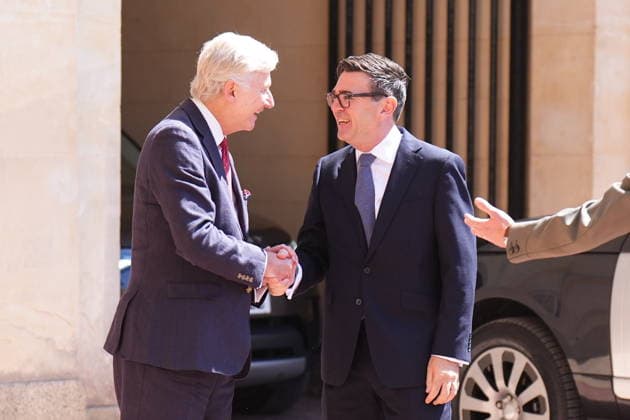 Andy Burnham becomes new PM Sir Clive Alderton (left), Principal Private Secretary to the King and Queen, greets Labour Party leader Andy Burnham as he arrives at Buckingham Palace, London, for an audience with King Charles III where he will be invited to become Prime Minister and form a new government. Picture date: Monday July 20, 2026., Credit:Aaron Chown PA ROTA - B68 Avalon UK, London  Copyright: xAaronxChownx xPAxROTAx-xB68x xAvalonx 1117556779