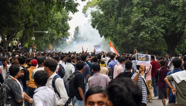 CJP s protest march to Parliament New Delhi, Jun 20 (ANI): Smoke billows out as security personnel fire tear gas shells on protestors during their protest march towards Parliament called by Cockroach Janta Party demanding the resignation of Union Education Minister Dharmendra Pradhan over alleged NEET exam irregularities, near Jantar Mantar in New Delhi on Monday. NEW DELHI Delhi India Copyright: xANIx ANI_20260720524