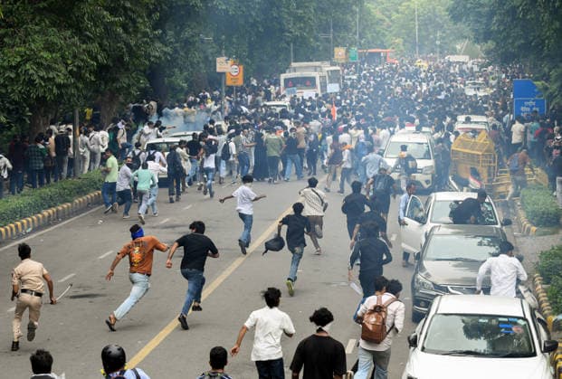 Security personnel fire tear gas shells at protesters near Jantar Mantar New Delhi, Jul 20 (ANI): Security personnel carry out Lathi charge to disperse the protesters during the protest by Cockroach Janta Party near Jantar Mantar, in New Delhi on Monday. New Delhi Delhi India Copyright: xANIx ANI_20260720536