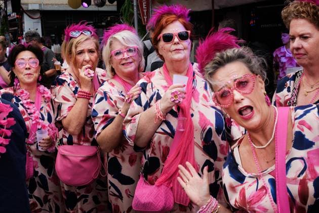 TILBURG - Participants during a Pride Walk from Tilburg station towards the Tilburg Fair for the traditional Pink Monday. During this day, equality, inclusion, and acceptance are celebrated with a large fair. RAMON VAN FLYMEN ANP netherlands out - belgium out  Copyright: xx x563922920x originalFilename: 563922920.jpg